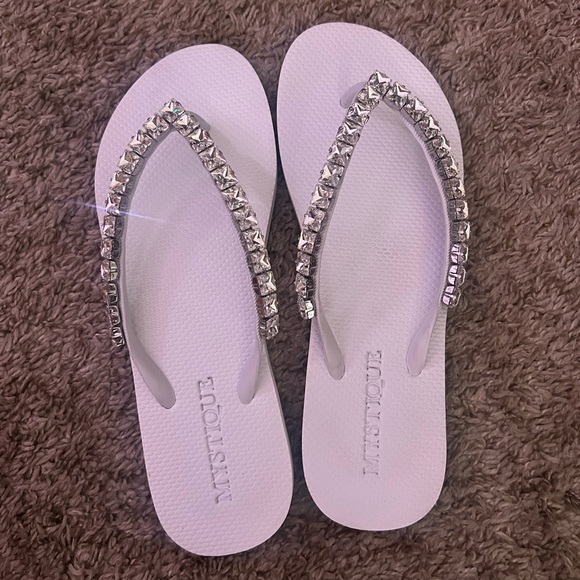 Mystique Berkeley flip flops white size 9/10 - Picture 2 of 4